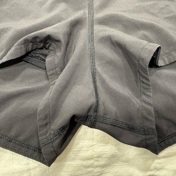 Lululemon shorts HR - Picture 2 of 4